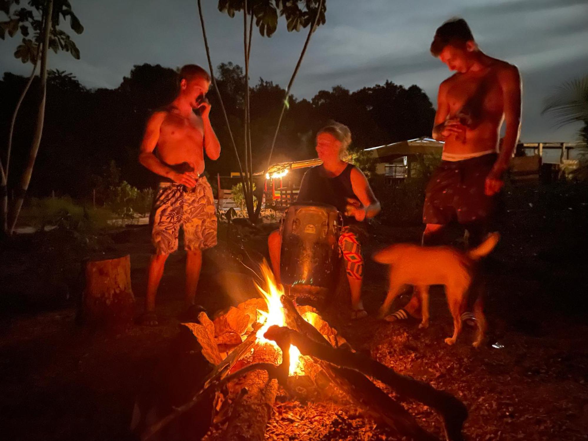Land Of Promise - Reggae Bar & Eco Village Zanderij 外观 照片